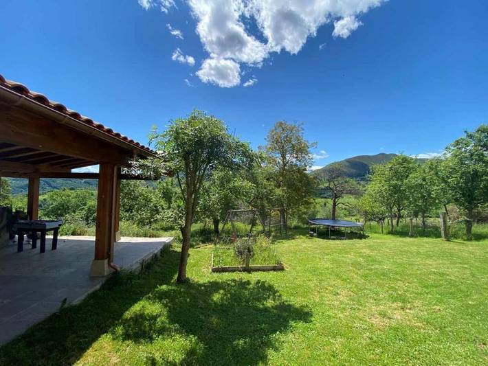 Casa rural para 5 personas, con jardín además de terraza y vistas, Se admiten mascotas en Parres - 4