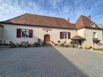 Maison d’hôte pour 2 personnes, avec jardin ainsi que vue et piscine dans Allier