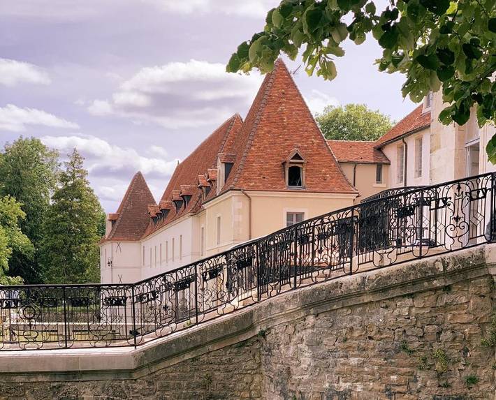 Hôtel pour 2 personnes, avec Terrasse et Jardin ainsi que Piscine et Sauna à Gilly-lès-Cîteaux