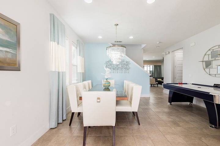 Villa for 12 people, with hot tub and pool as well as yard by Disney World