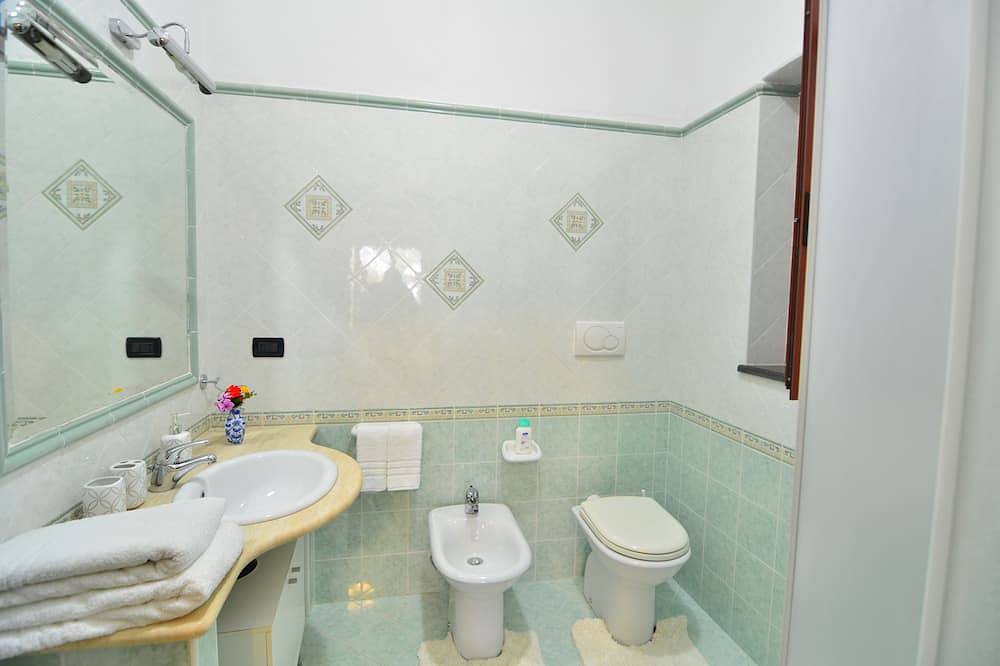 Entire apartment, Apartment with garden 200meters from the Sea in Forio, Ischia