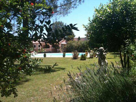 B&B Les Muscades in Saint-Étienne-du-Grès, Région d'Arles