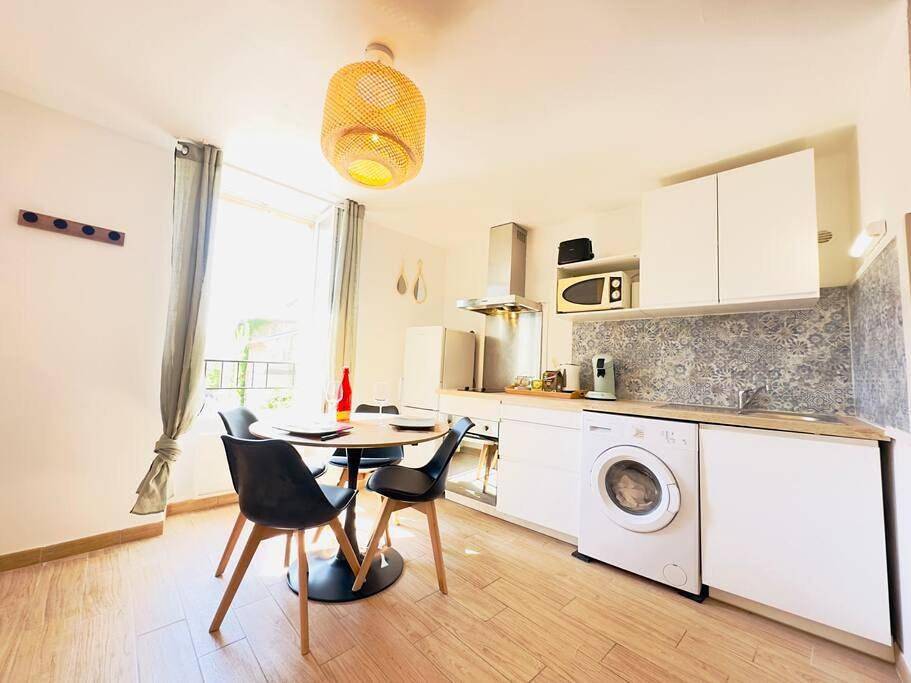 Appartement entier, Charmant studio à 200m du Gardon in Remoulins, Région de Nîmes