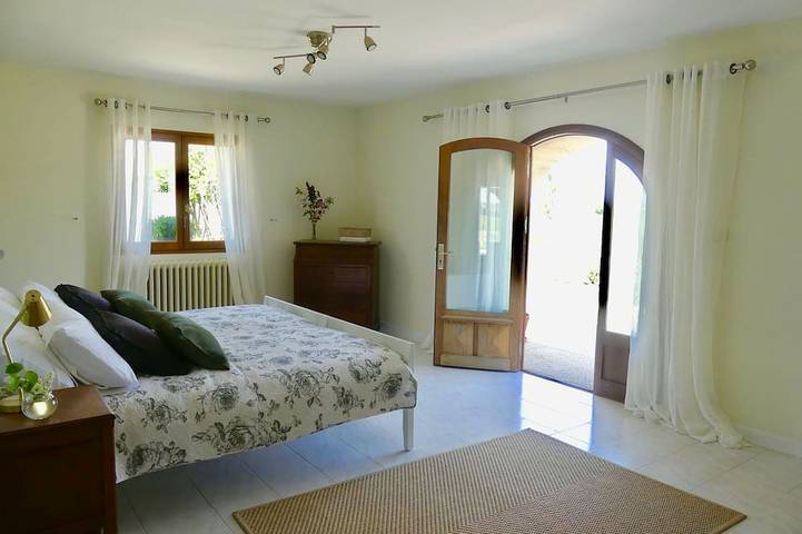 Location de vacances pour 9 personnes, avec terrasse et jardin dans Baignes - 2