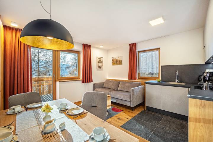Entire apartment, Apartment 'Hubertus - Sonnklar' with Mountain View, Private Terrace and Wi-Fi in Hohe Tauern, Sand in Taufers