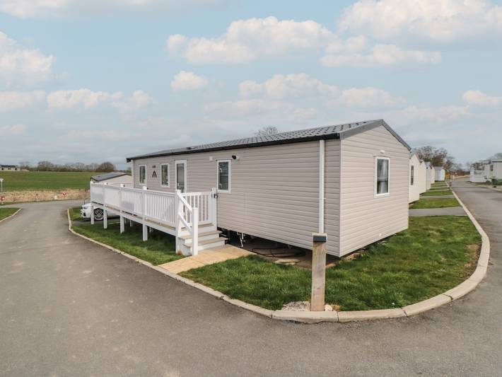 Caravan for 4 people, with garden in Northumberland