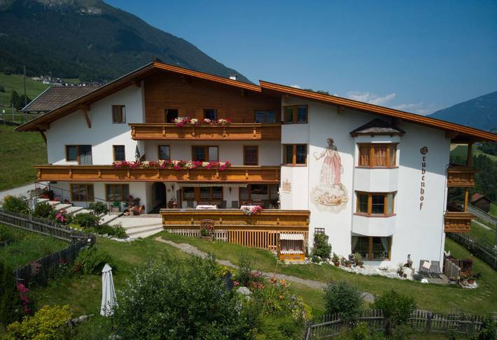 Pension für 2 Personen, mit Balkon und Terrasse sowie Garten und Ausblick im Stubaital