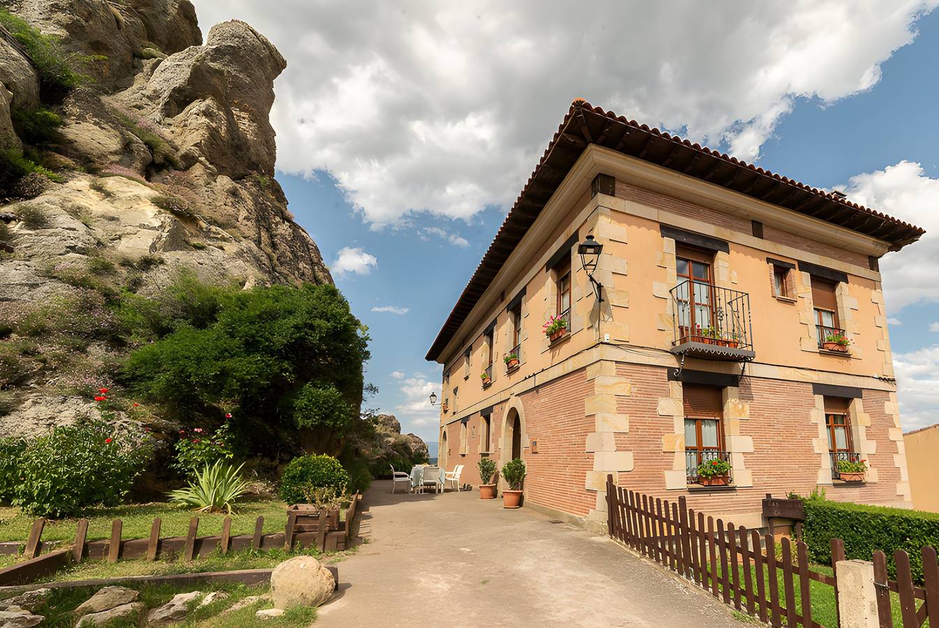 Casa de vacaciones 'Chanin I -Ii' con jardín privado, balcón y Wi-Fi in Pinilla de los Barruecos, Provincia de Burgos