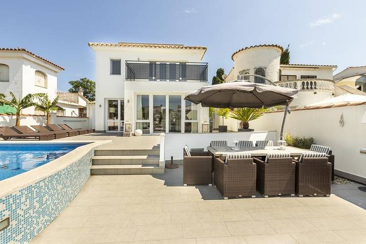 Villa für 8 Personen, mit Ausblick und Garten sowie Terrasse in Empuriabrava - 3