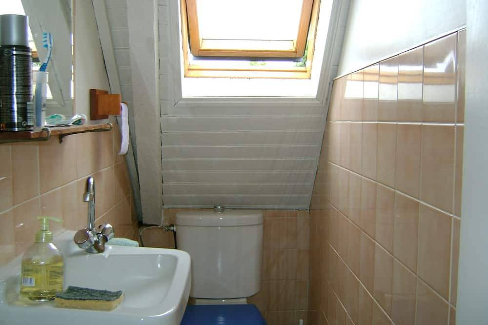 Maison Typique Style Penty Proche des Plages Trois Chambres Jardin Parking Wifi in Camaret-sur-Mer, Iroise