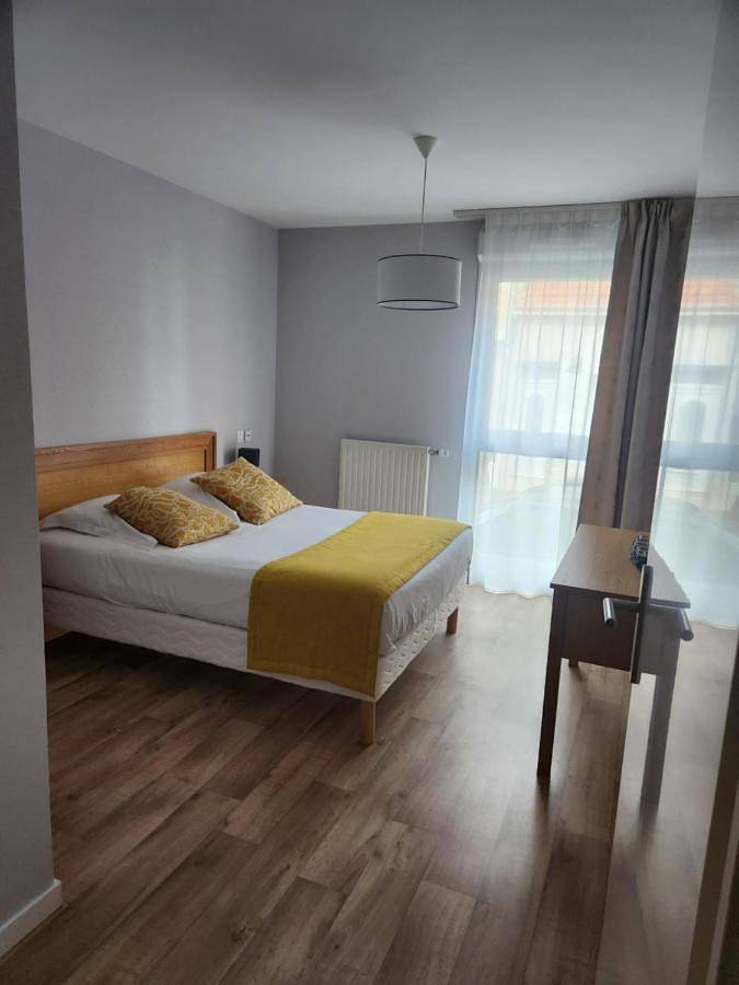 Appart’hôtel pour 2 personnes, avec Balcon et Terrasse ainsi que Jacuzzi et Jardin à Calais