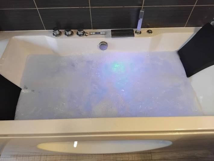 Gîte pour 5 personnes, avec jacuzzi et jardin à Saint-Clair-de-la-Tour - 2