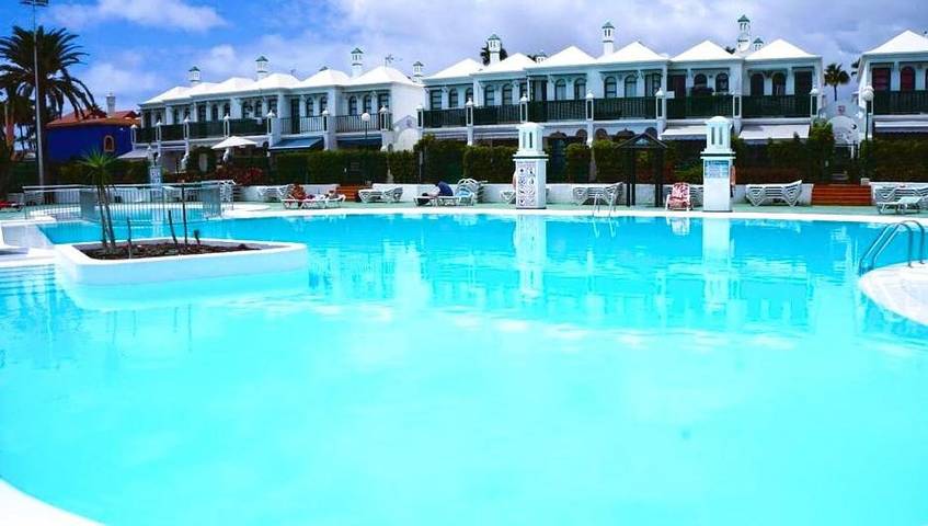 Bungalow para 4 personas, con piscina y terraza en Campo Internacional