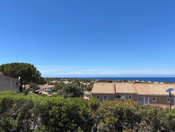 Gîte pour 4 personnes, avec jardin ainsi que balcon et vue dans Gare du Club Med Cocody - 4