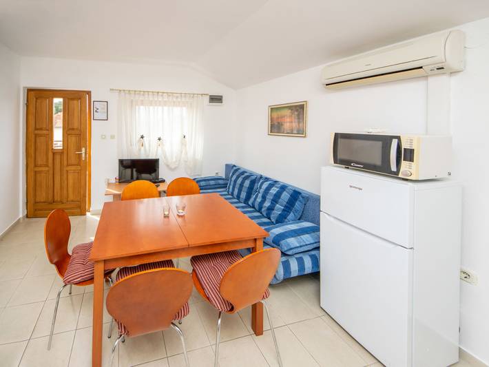Ferienwohnung für 5 Personen, mit Garten und Balkon in Grad Šibenik - 4