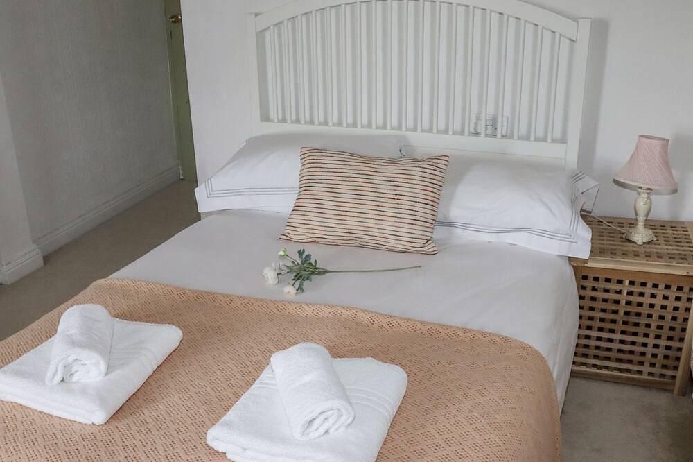 112 Balmoral Road, pet friendly, with a garden in Morecambe in Morecambe, Lancashire