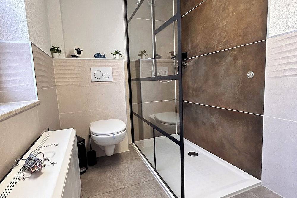 Ganze Wohnung, Gemütliche Ferienwohnung mit Gartennutzung, Garage und Wallbox (extra Kosten) in Oberlausitz-Niederschlesien