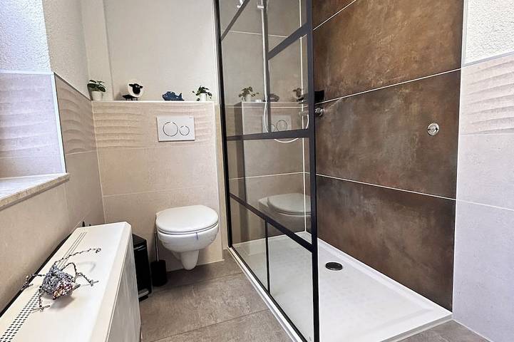 Ganze Wohnung, Gemütliche Ferienwohnung mit Gartennutzung, Garage und Wallbox (extra Kosten) in Oberlausitz-Niederschlesien