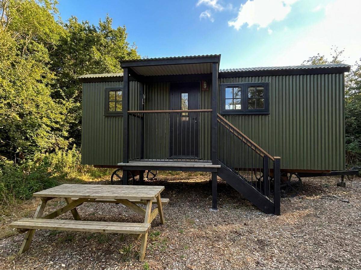 Willows Nest Cosy Shepherds Hut Near Swanage in Dorset