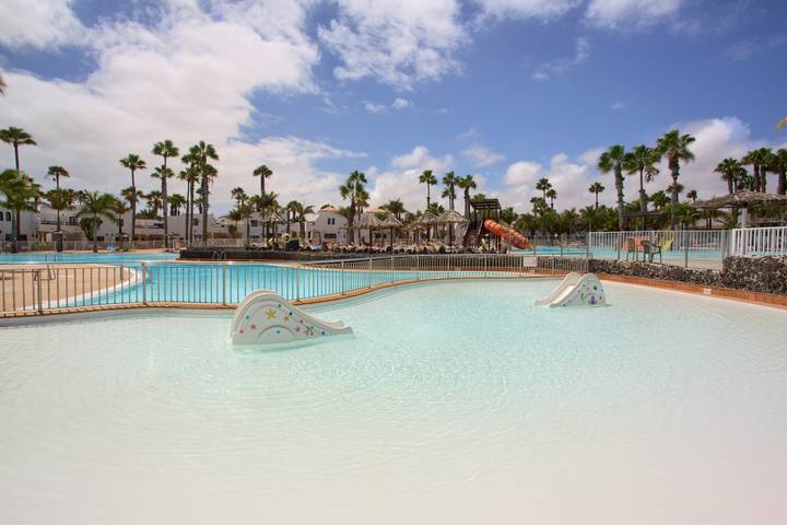 Ganze Wohnung, Ferienapartment 'Oasis Duna_Sun Fun Pool' mit Pool, privater Terrasse & Wlan in Corralejo, La Oliva