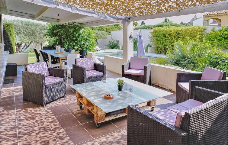 Location de vacances pour 8 personnes, avec piscine ainsi que jardin et terrasse à Rochefort-du-Gard - 4