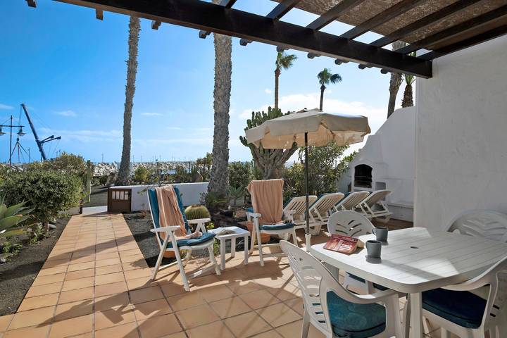 Ganze Wohnung, Fereienwohnung "Puerto Chico Q" mit Meerblick, Pool, Terrasse, Klimaanlage und WLAN in Playa Blanca, Yaiza