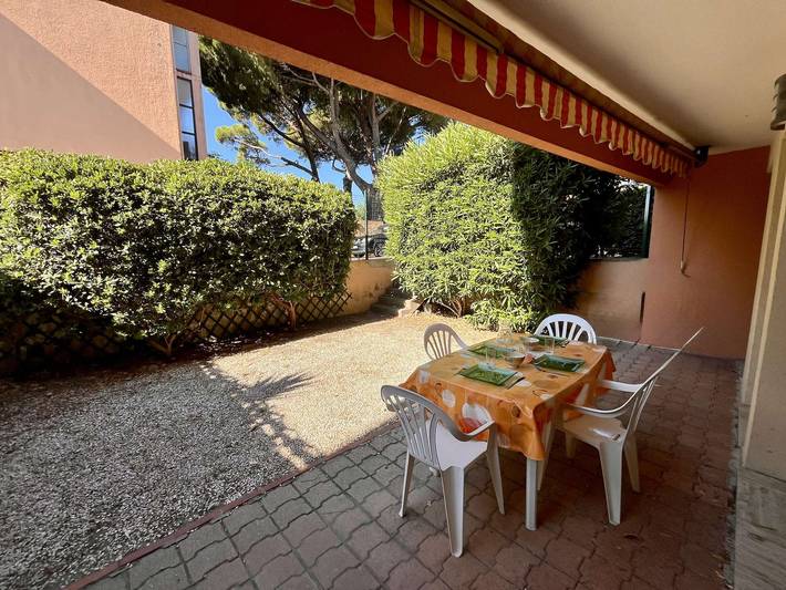 Gîte pour 4 personnes, avec Terrasse et Jardin dans Office De Tourisme Cavalaire