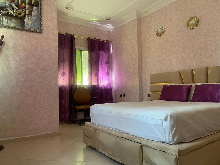 Gîte pour 2 personnes, avec vue ainsi que terrasse et piscine, adapté aux familles à Fès - 4