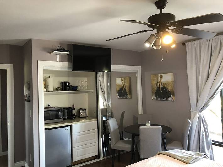 Vacation rental for 4 people, with pool and hot tub in Oceanside