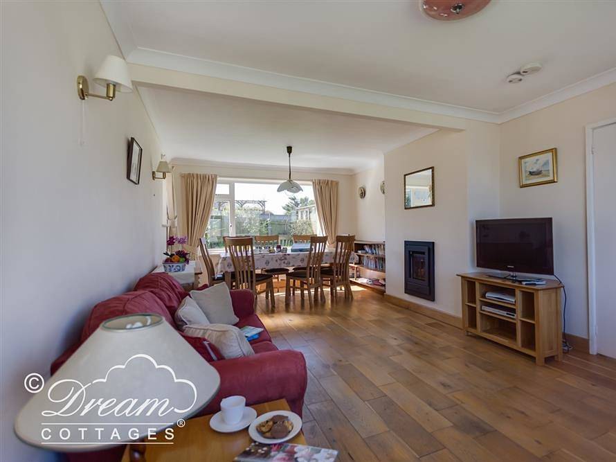 Hillview Bungalow in Burton Bradstock, Dorset