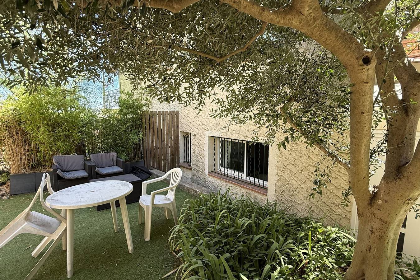 Ganzes Studio, Studio für 2 Personen mit Terrasse in La Garde, Mittelmeerküste (Frankreich)