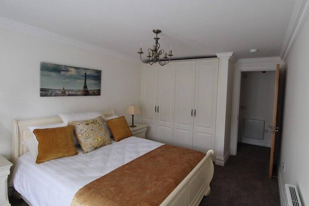 Entire apartment, The Post House - Apartment 2 in Kinsale, County Cork