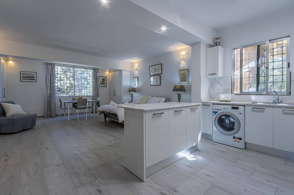 Ganze Wohnung, Newly renovated apartment with outdoor pool, in a coastal and country setting in Naxxar, Insel Malta