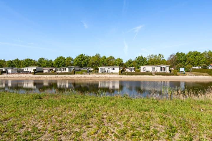 Ferienhaus für 2 Personen, mit Balkon/Terrasse und Seeblick sowie Terrasse in Drenthe - 2