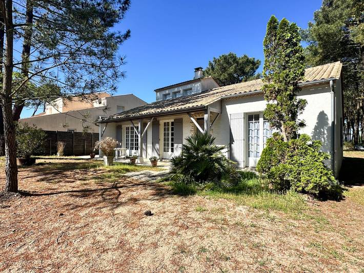 Location de vacances pour 8 personnes, avec terrasse dans Plage de la Palmyre