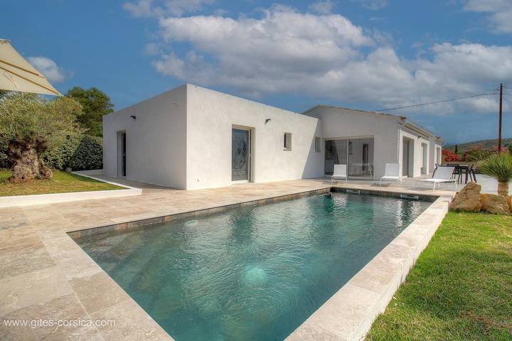 Gîte pour 2 personnes, avec Terrasse et Jardin ainsi que Piscine et Vue