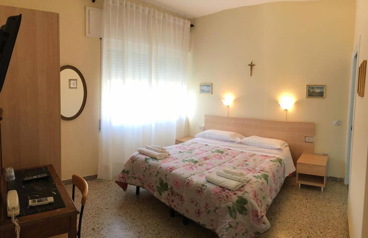 Double or Twin Room with Shared Bathroom in Lido di Camaiore, Camaiore