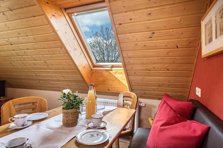 Ganze Wohnung, Gemütliche Ferienwohnung "Dachsberg Maisonette" mit Gemeinschaftsgarten und WLAN in Bermatingen, Region Bodensee-Oberschwaben