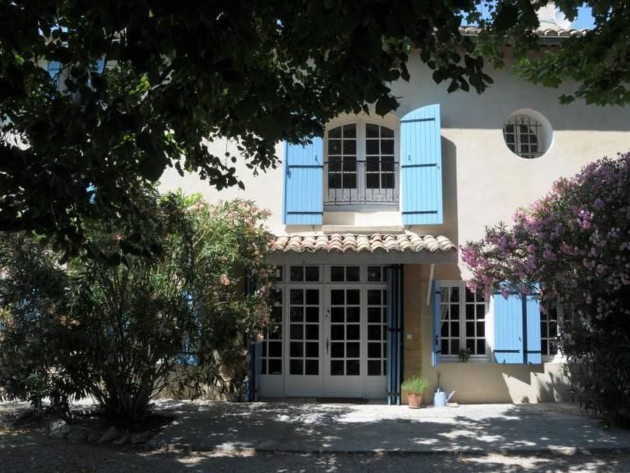 Bauernhaus mit Garten und Pool mit Bergblick in Sarrians, Vaucluse