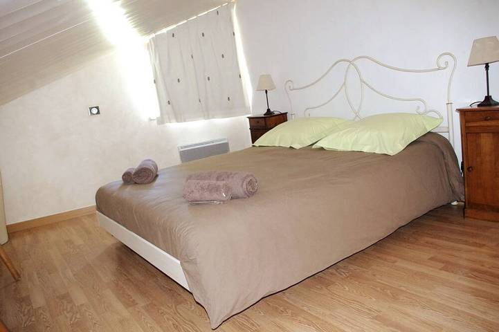 Gîte pour 6 personnes, avec piscine ainsi que jardin et terrasse à Redortiers - 3