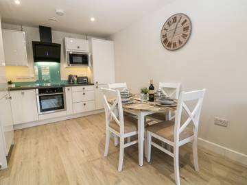 Apartment for 4 People in Benllech, Isle of Anglesey, Photo 2