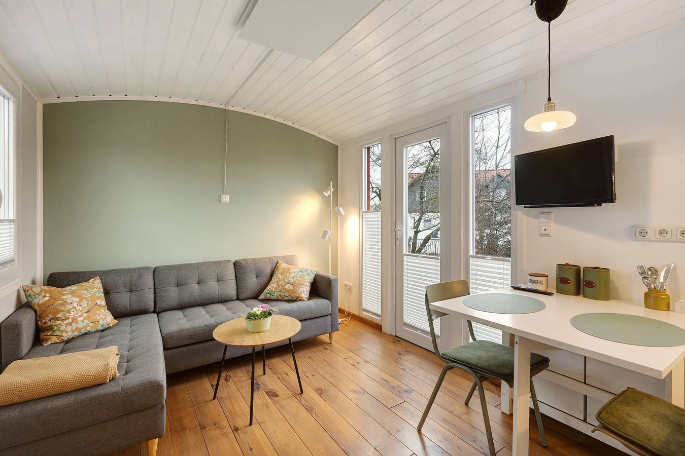 Ganze Ferienwohnung, 'Tiny House Im Grünen' mit privater Terrasse und privatem Garten in Jesberg, Schwalm-Eder-Kreis