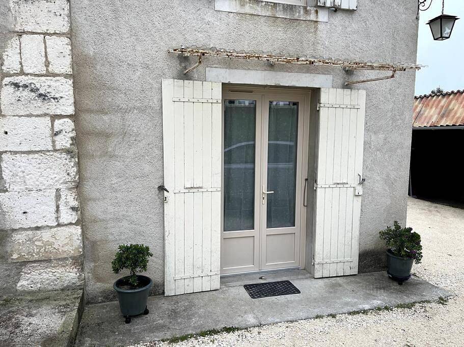 Appartement entier, One-Bedroom Apartment in Grand-Brassac, Périgord Vert