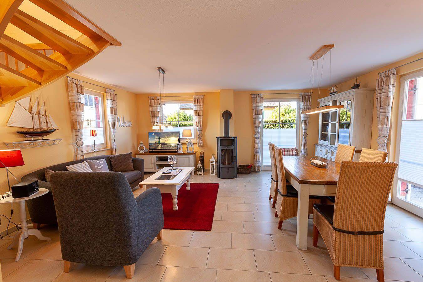 Ferienhaus mit Kamin und Sauna, ca. 400m zum Sandstrand, Wlan, Waschmaschine in Glowe, Rügen