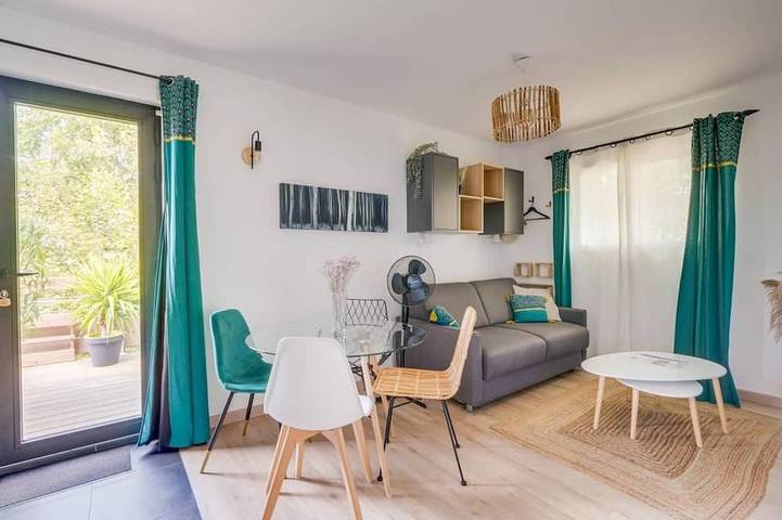 Ganze Wohnung, Le Maobi · Quiet 2-bedroom apartment with a terrace and parking, 15 minutes from Bordeaux in Tresses, Bordeaux und Umgebung