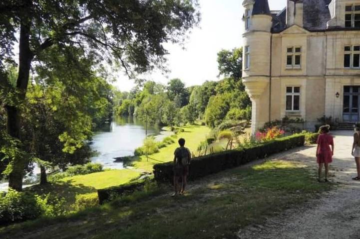 Location de vacances pour 14 personnes, animaux acceptés à Échiré