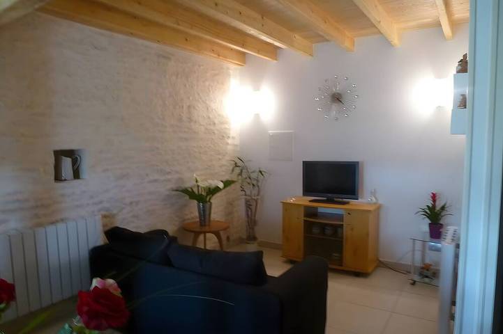 Location de vacances pour 2 personnes, avec terrasse et jardin à Saint-Hilaire-la-Palud - 4