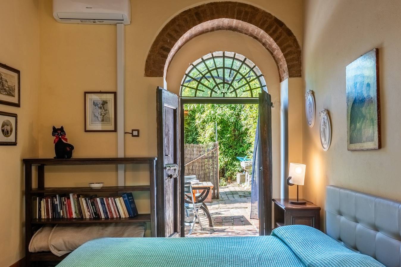 Camera 'Salice - Antiche Dimore Di Vescovado' con piscina e giardino condivisi in Murlo, Siena e dintorni