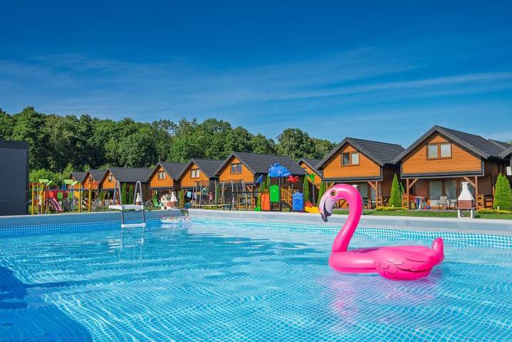 Bungalow für 6 Personen, mit Pool und Whirlpool sowie Garten, mit Haustier in Mielno