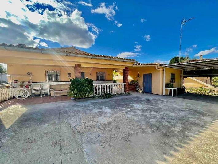 Location de vacances pour 8 personnes, avec piscine et terrasse ainsi que jardin et vue à Monserrat - 4